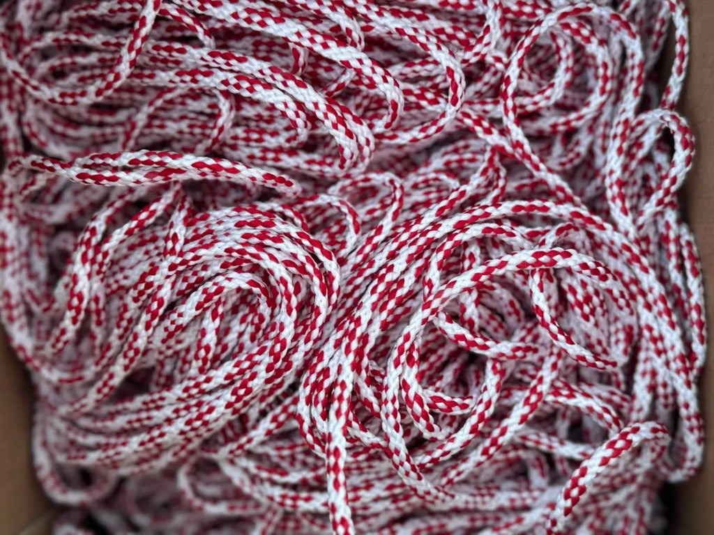 Cordão regata bicolor em poliéster 100% com padrão trançado vermelho e branco da l&l