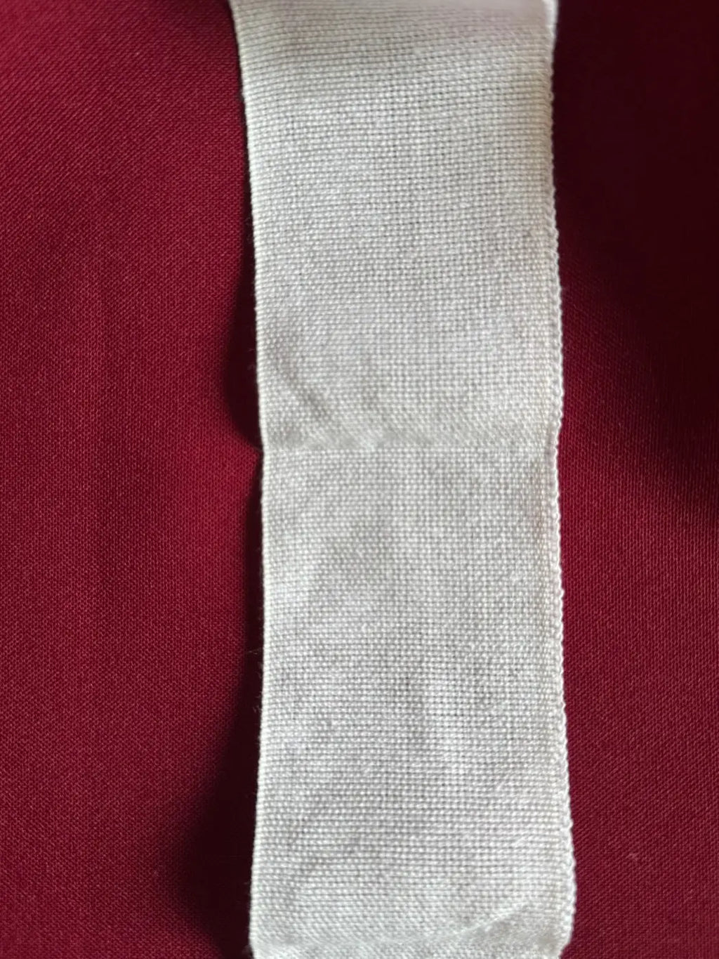 Fita nastro gorgorão em poliéster branco 55mm com textura canelada e toque natural tecido estreito off-white