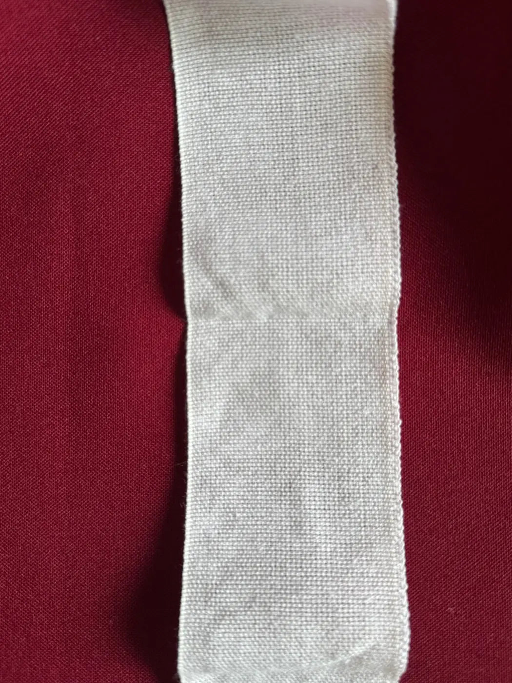 Fita nastro gorgorão em poliéster branco 55mm com textura canelada e toque natural tecido estreito off-white