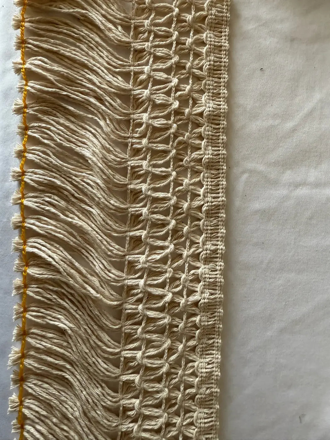 Franja alhambra algodão puro com franjas creme, padrão treliça e costura amarela, 130mm da l&l