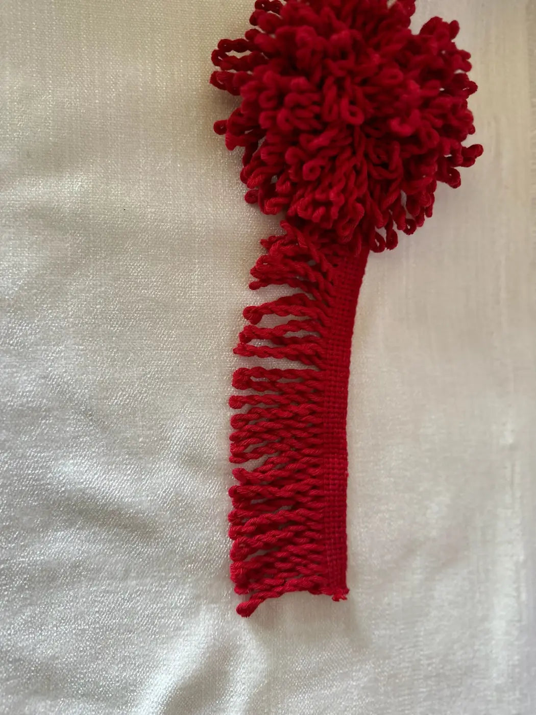 Franja atlântica algodão puro 50mm vermelha vibrante com pom pom artesanal e base texturada frisada l&l