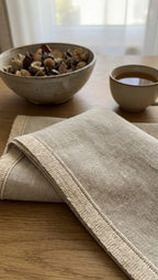 Beige franja aura natural algodão 100% cru napkin com borda texturada subtil de 25mm