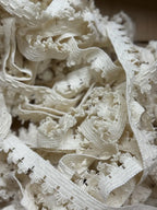 Franja bordado filigrana l&l em algodão 100% com renda delicada de cor off-white e borda florida frisada de 25mm