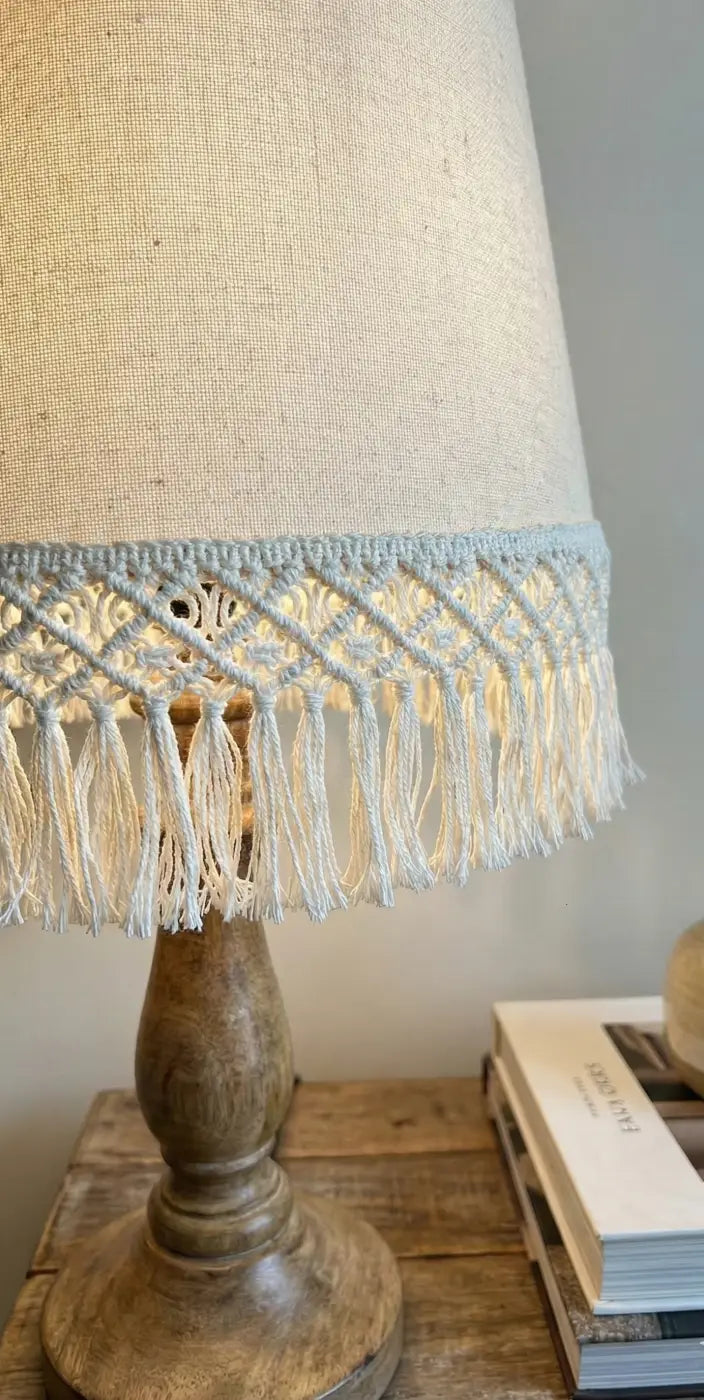 Beige bordadura estelar macramé algodão 80% l&l com padrão diamante e franjas com tasséis brancos delicados