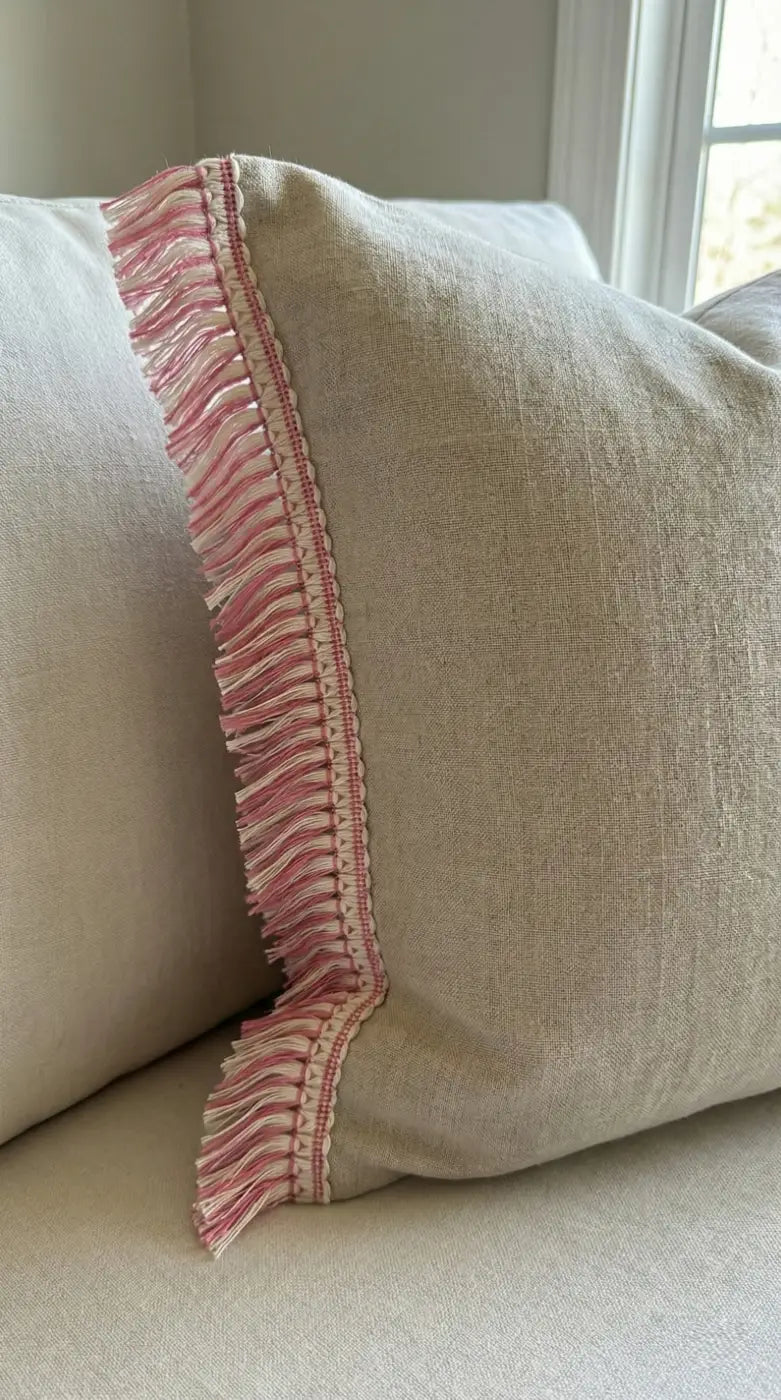 Beige almofada de linho franja duetto com filamento acetinado rosa de 50mm l&l