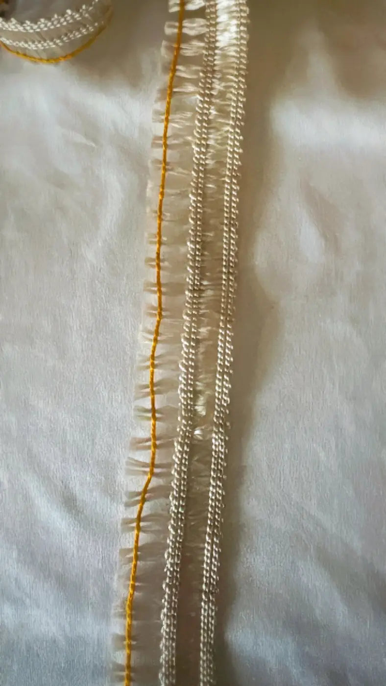 Franja grinalda brilho perolado cream com fios metálicos dourados l&l filamento 30mm delicado acabamento