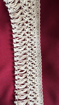Cream-colored crochet lace trim with wavy pattern and fringed edges herança natural algodão 80% 85mm