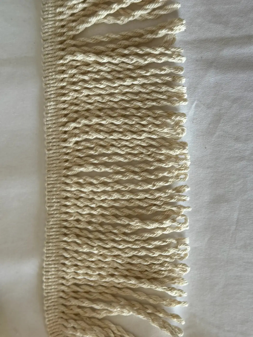 Franja manto algodão torcido 80 natural creme com alma estrutural e acabamento em franjas de 100mm