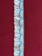 Franja onda de cor algodão e filamento 20mm com delicada franja branca e costura azul em zigzag l&l