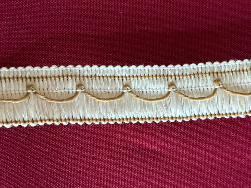 Franja onda de cor algodão e filamento 20mm com franja delicada creme e detalhes metálicos dourados l&l