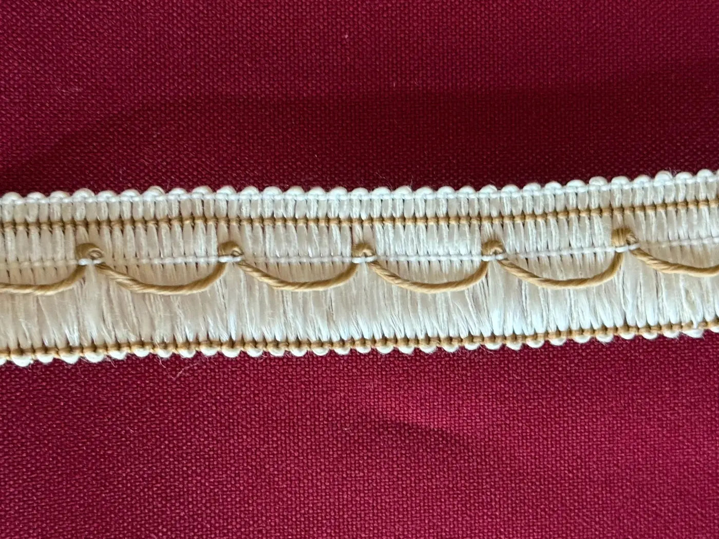 Franja onda de cor algodão e filamento 20mm com franja delicada creme e detalhes metálicos dourados l&l