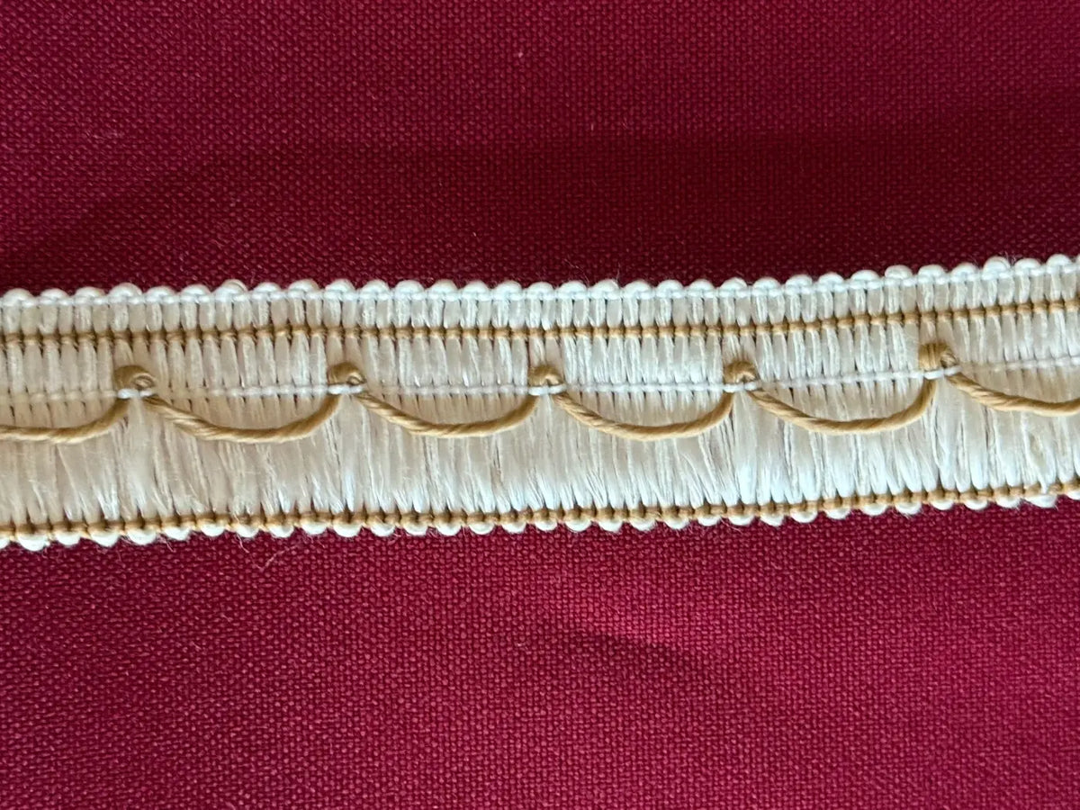 Franja onda de cor algodão e filamento 20mm com franja delicada creme e detalhes metálicos dourados l&l