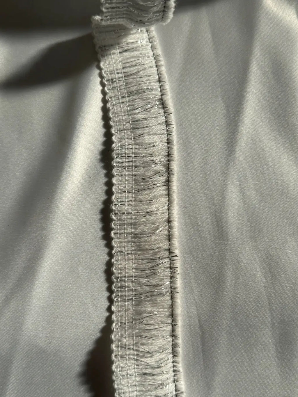 Barra franja pó de estrela algodão e lurex 45mm com brilho subtil em algodão natural cinza claro e textura suave