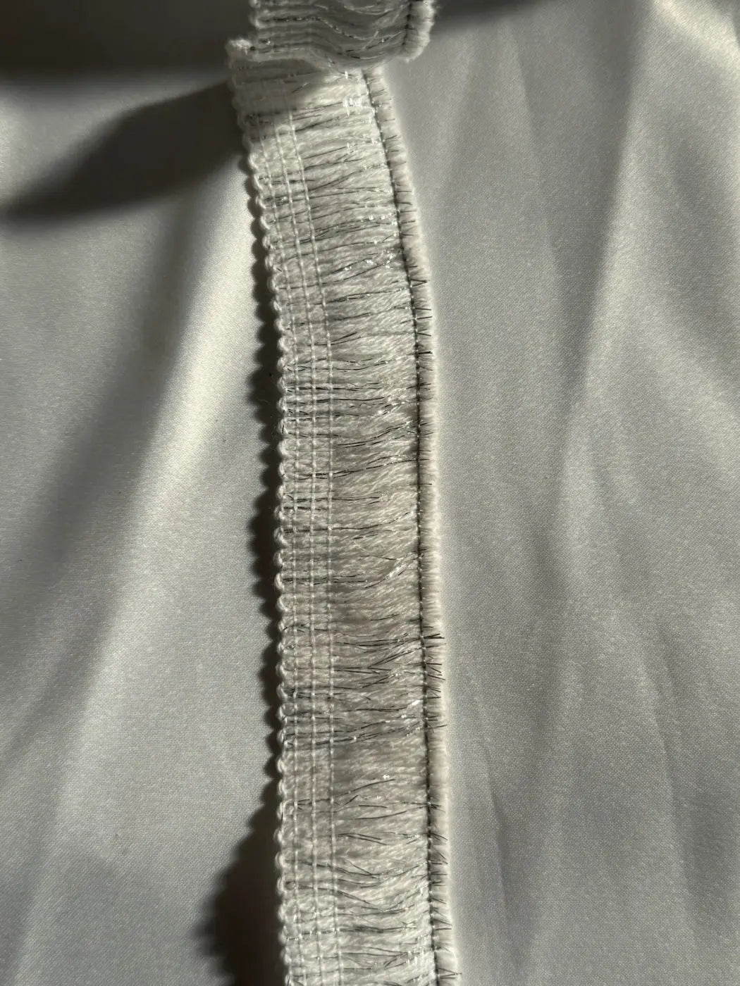 Barra franja pó de estrela algodão e lurex 45mm com brilho subtil em algodão natural cinza claro e textura suave