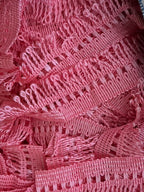 Franja salon em tecido seda técnica rosa com padrão entrelaçado e textura detalhada l&l 50mm