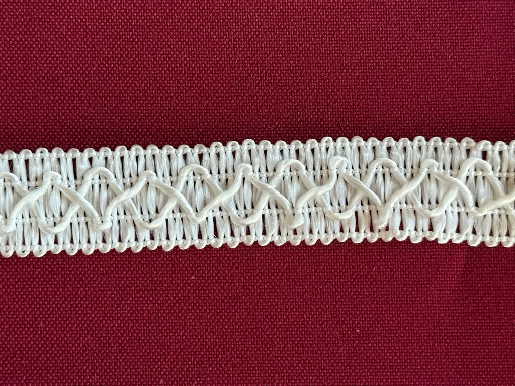 Galão festonado l&l em algodão 100% natural branco com padrão ondulado delicado e 15mm de largura