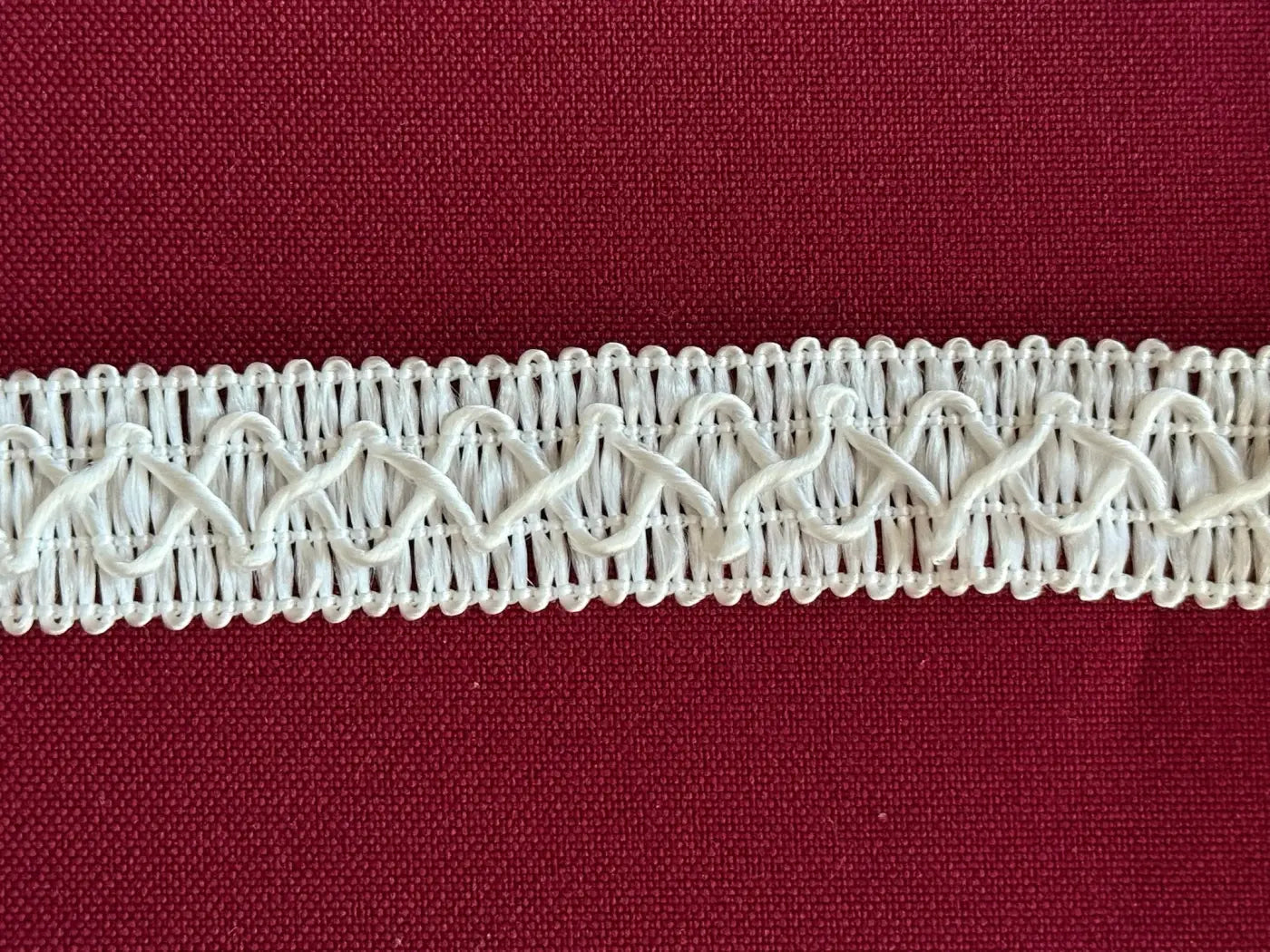 Galão festonado l&l em algodão 100% natural branco com padrão ondulado delicado e 15mm de largura