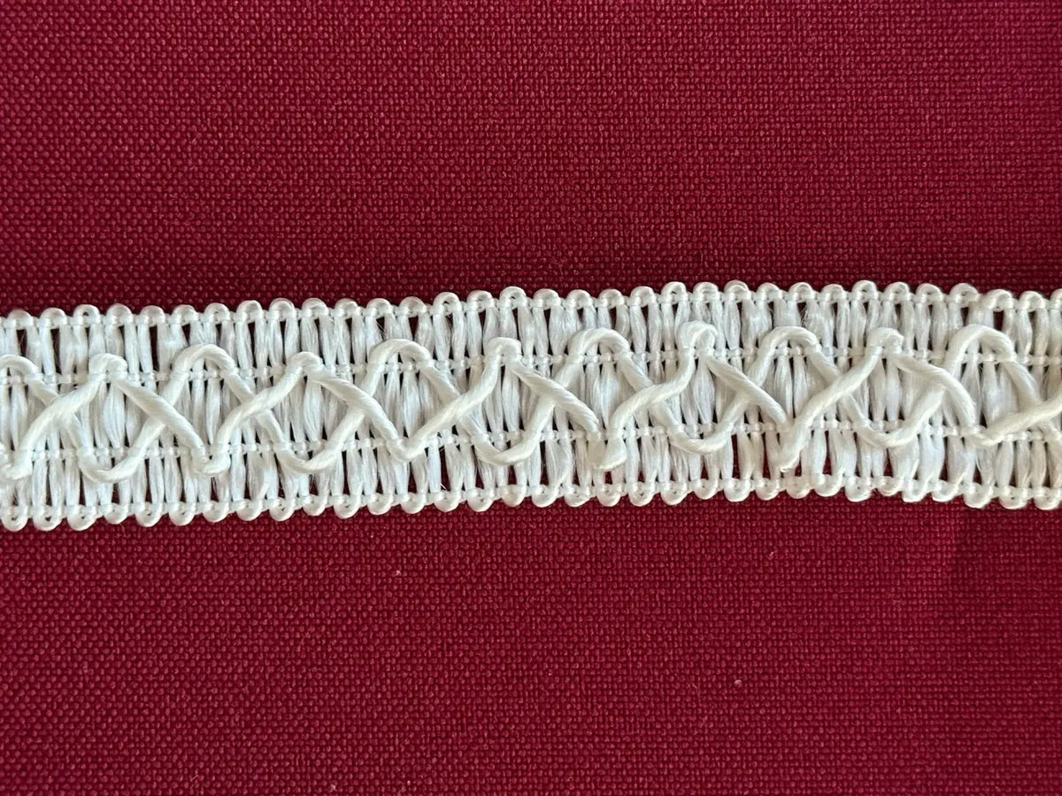 Galão festonado l&l em algodão 100% natural branco com padrão ondulado delicado e 15mm de largura