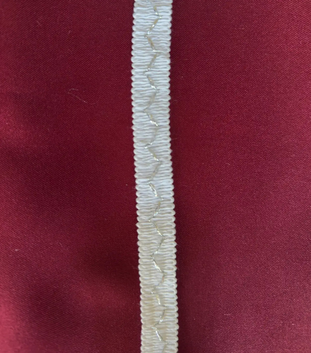 Galão ponto de prata em algodão e lurex prateado branco com borda elástica canelada e costura zigzag l&l 15mm