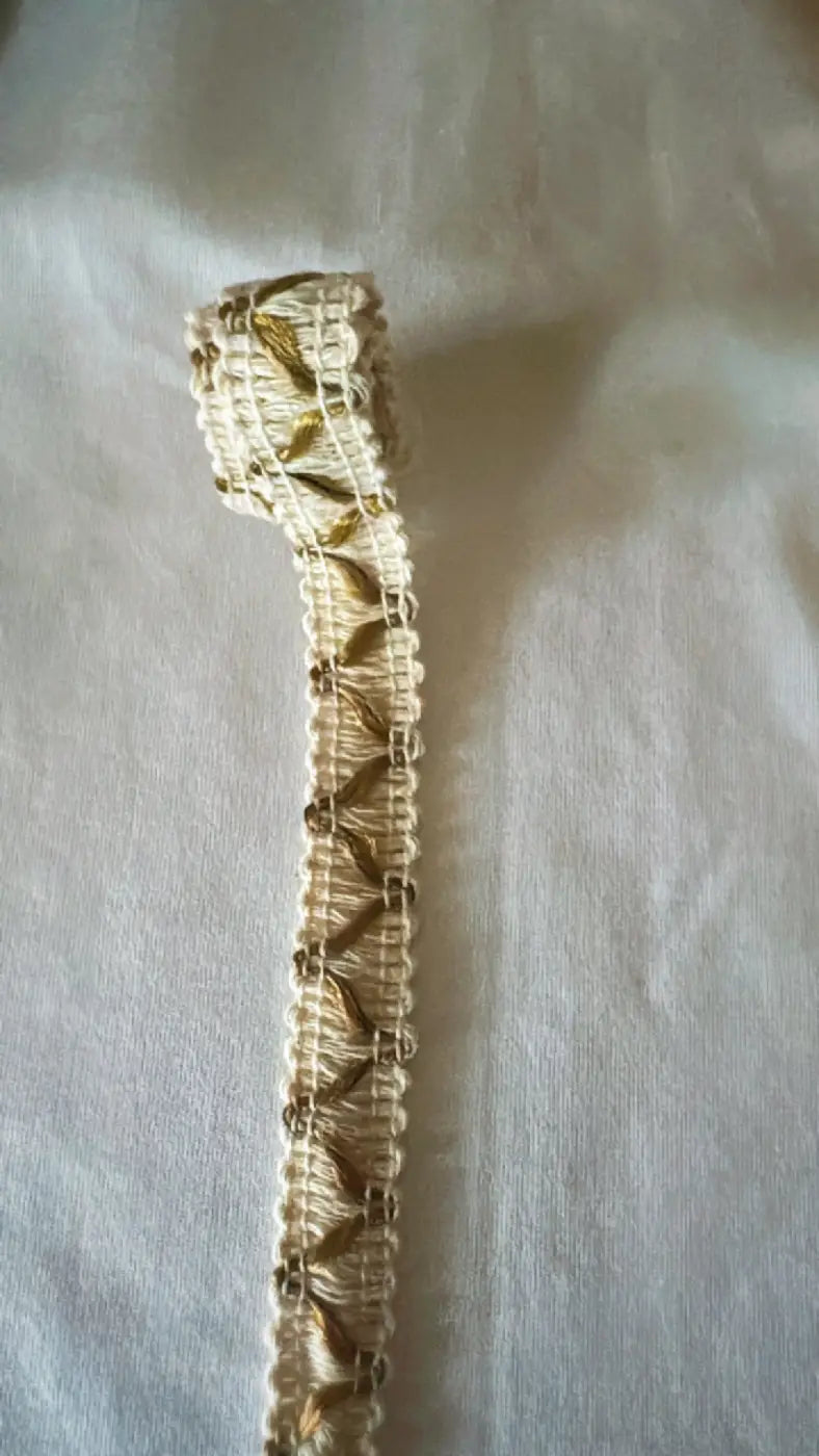 Galão provençal em algodão puro 100% creme com detalhes em dourado l&l 15mm de renda delicada