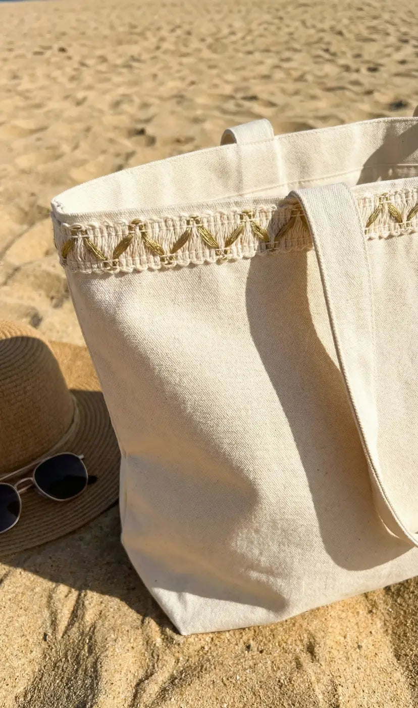 Cream-colored canvas tote bag with delicate olive-green galão provençal trim algodão puro by l&l