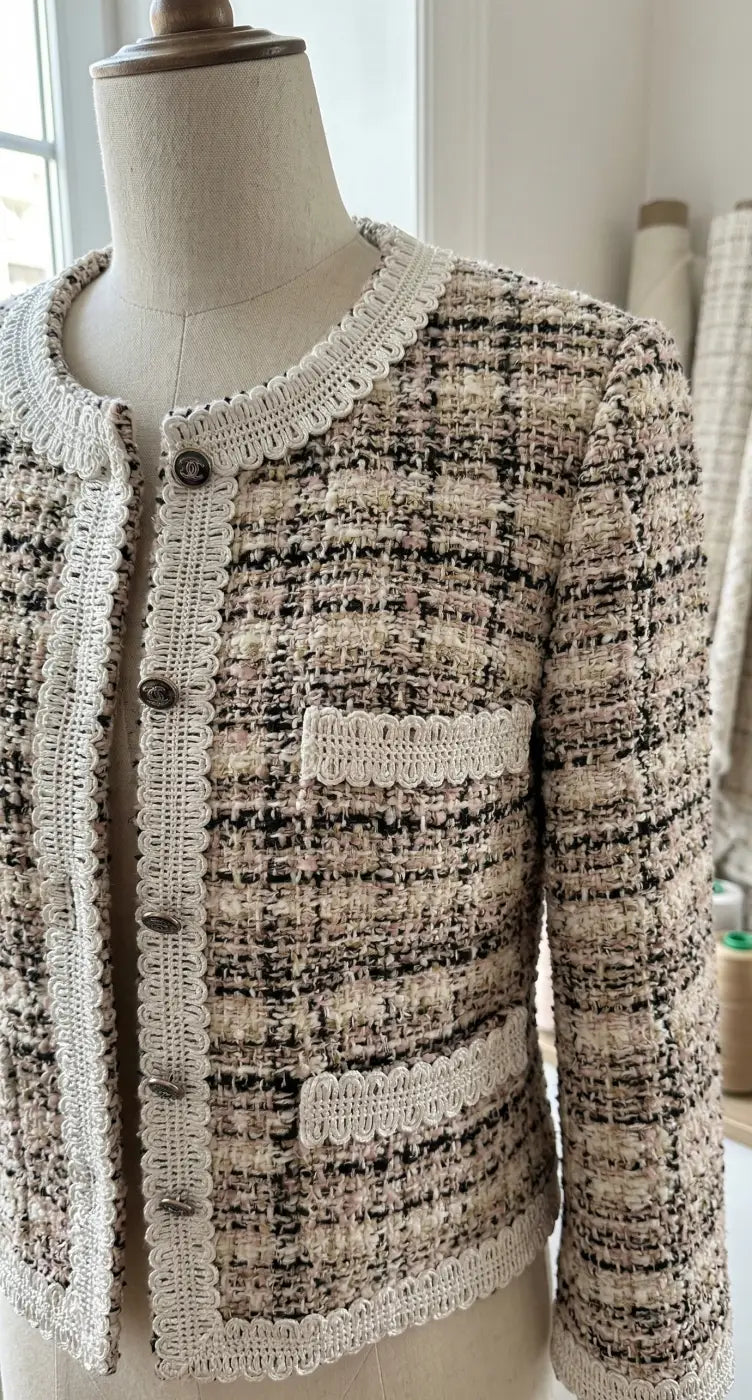 Beige e preto casaco de tweed com galão vendôme em crochet creme 25mm em rayon entrançado