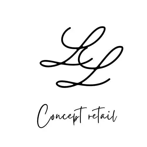 Logótipo a preto com caligrafia em baixo-relevo com o texto 'concept retail' por baixo.