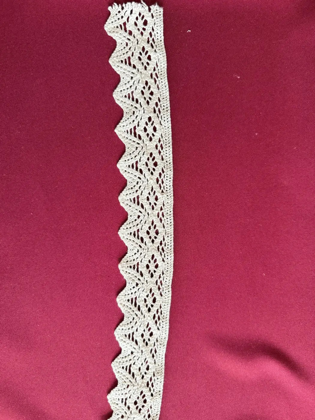 Renda arabesco herança algodão puro 100% com bico recortado delicado e padrão aberto off-white 50mm